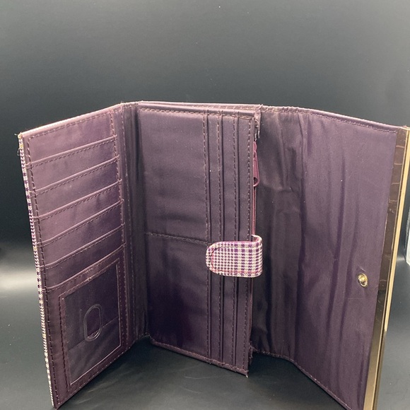 Super cute ladies wallet. All zippers and closures work as they should. - Picture 3 of 12